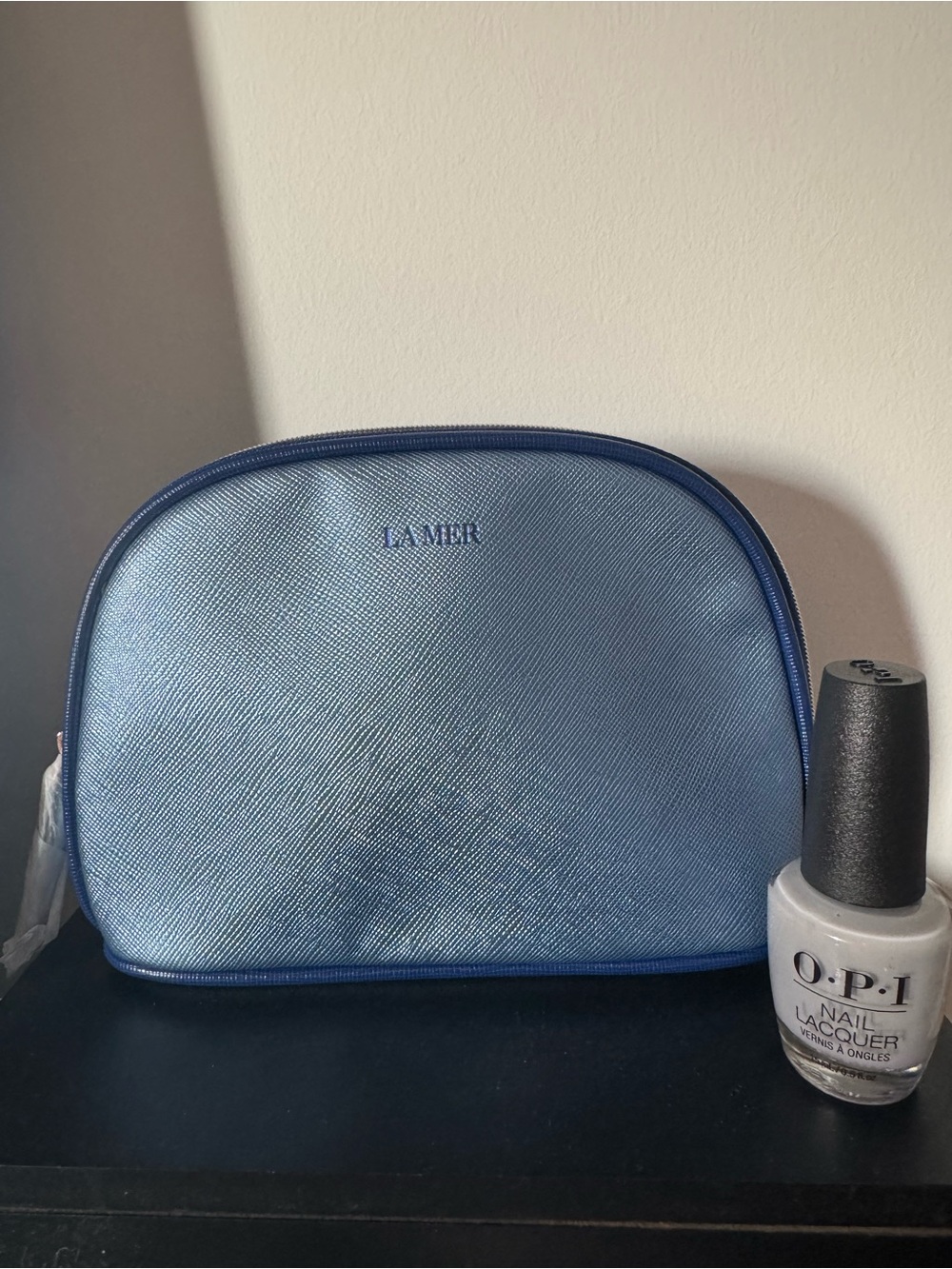 La Mer Light Blue Travel Cosmetic Case & free gift 💅🏼